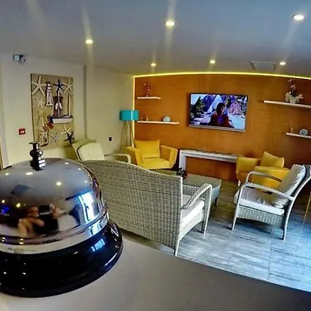 Saatli Hotell Çeşme